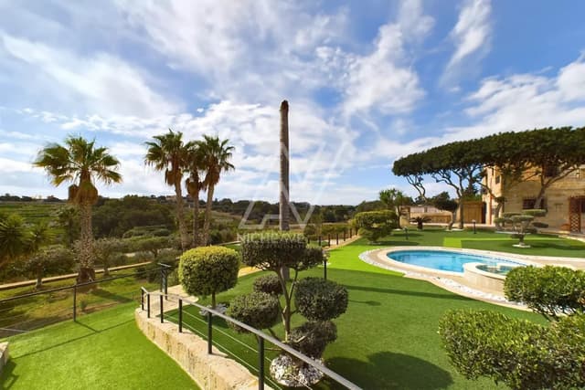Farmhouse with Garden, Stables & Swimming-Pool in Birzebbuga