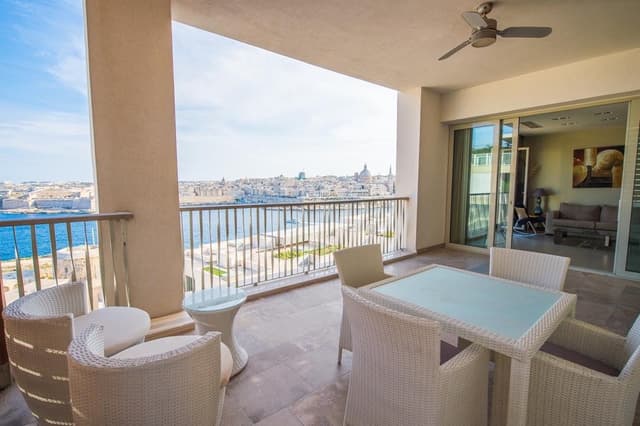 Luxurious 3 bedroom Apartment in Sliema